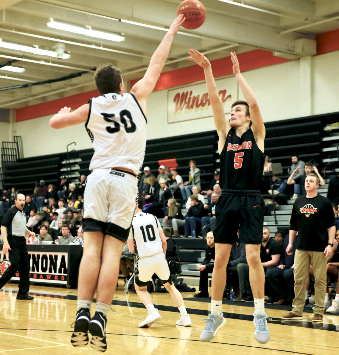 Winhawk boy's basketball vs Mankato East